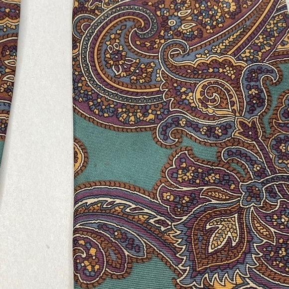 Christian Dior silk tie luxury wardrobe essential for office or dinner out - Picture 5 of 7